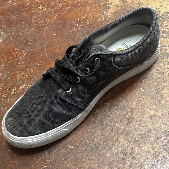 Nike SB Black Canvas Low-Top Sneakers - Picture 5 of 7